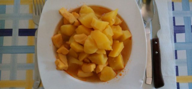 Guiso de papas con chocos Guiso de papas con chocos